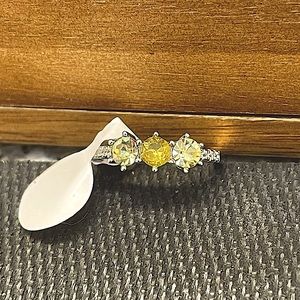 3 Yellow Stone Ring